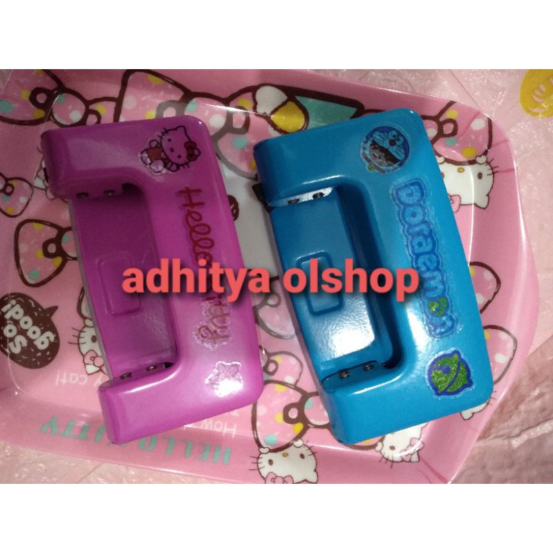 

PEMBOLONG KERTAS HELLO KITTY & DORAEMON