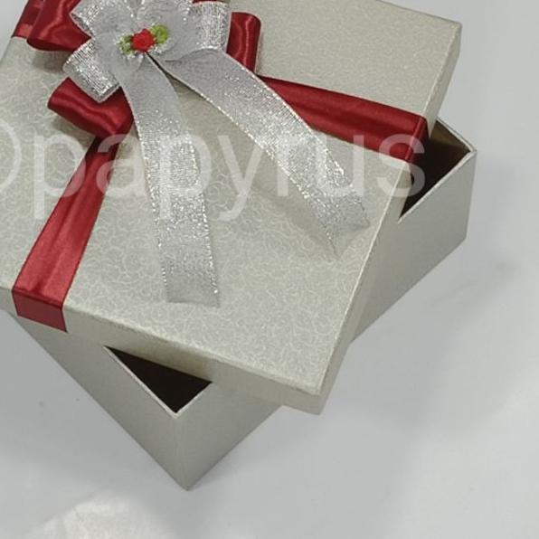 

▲ PAPYRUS 20x20 Tinggi 10cm Kotak Kado Gift Box Hadiah KOTA KADO ❈