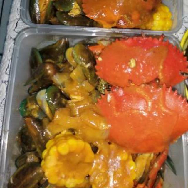 Paket Hemat Mix Kepiting Kerang Saus Pedas. Seafood