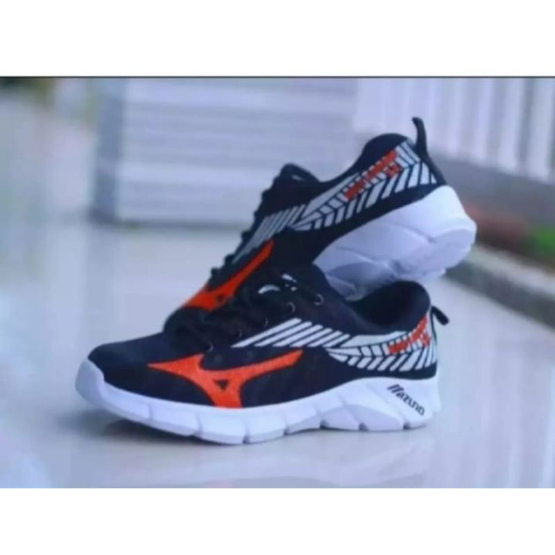 sepatu terlaris Mizuno