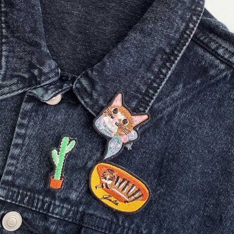 

MINI CAT PIN CINGCING BROWN by Geulis Id