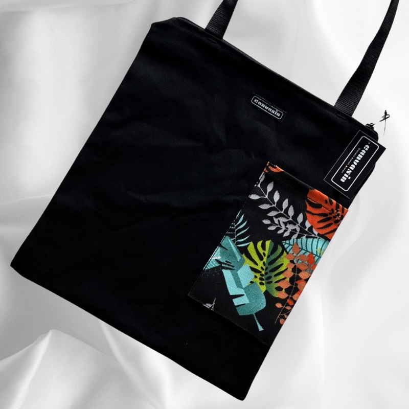 Tote bag black &amp; orange leaf