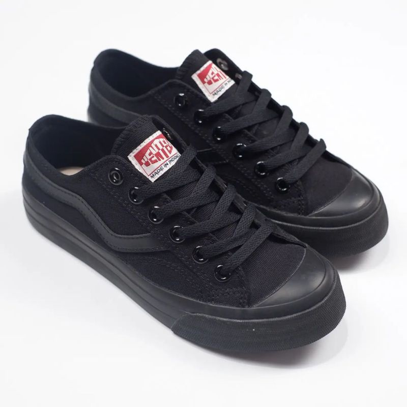 Ventela Public Low All black