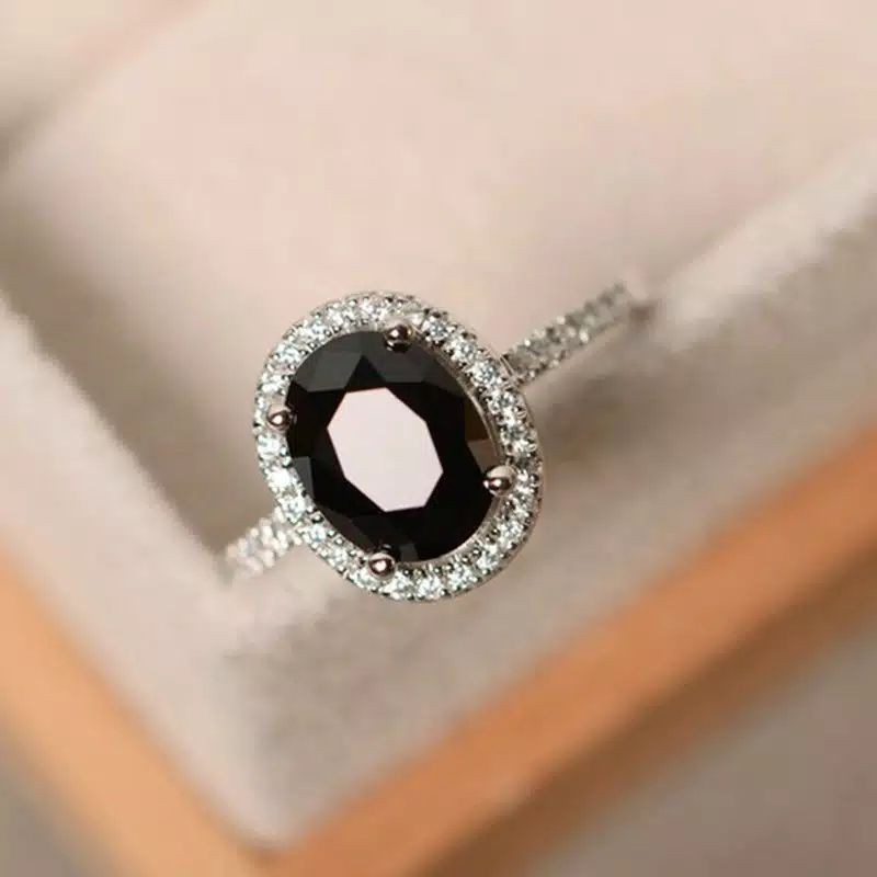 Cincin wanita Black Moissanite diamond.