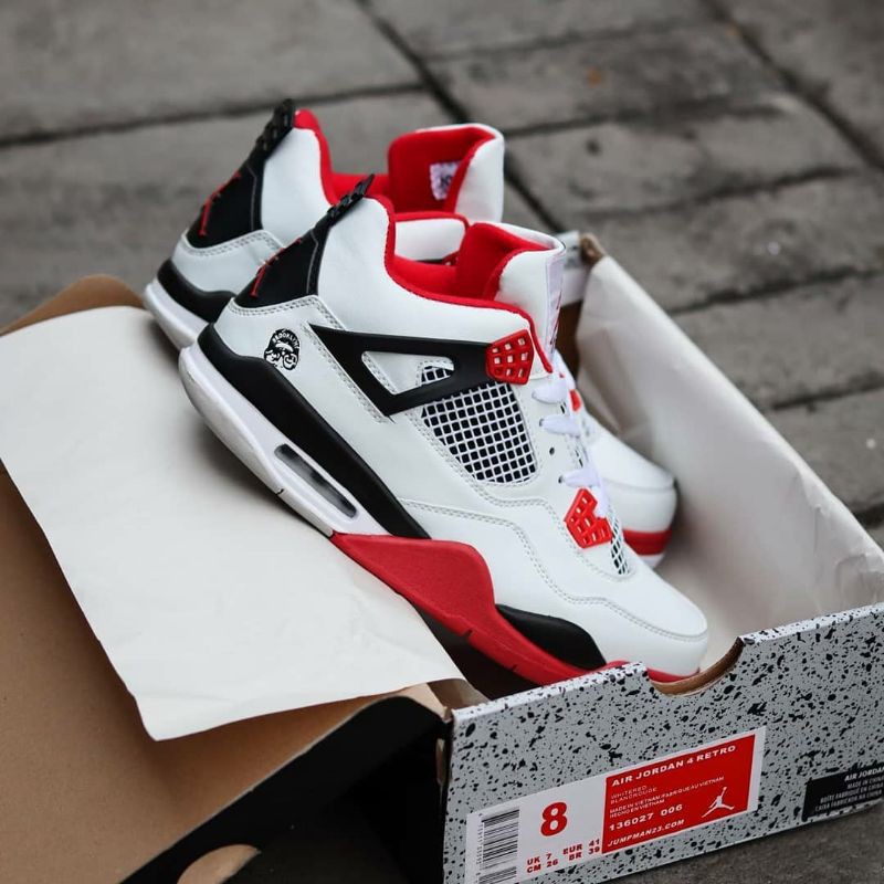 Air Jordan 4 fire red