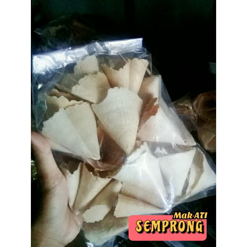 

SEMPRONG KERUCUT RENYAH MURAH MAKANAN RINGAN 500gram