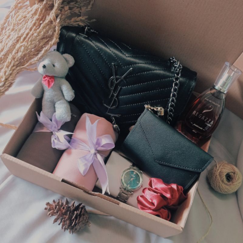 Hampers GiftBox Tas import Hadiah Kado Ulangtahun Wisuda Anniversary Wedding Wanita