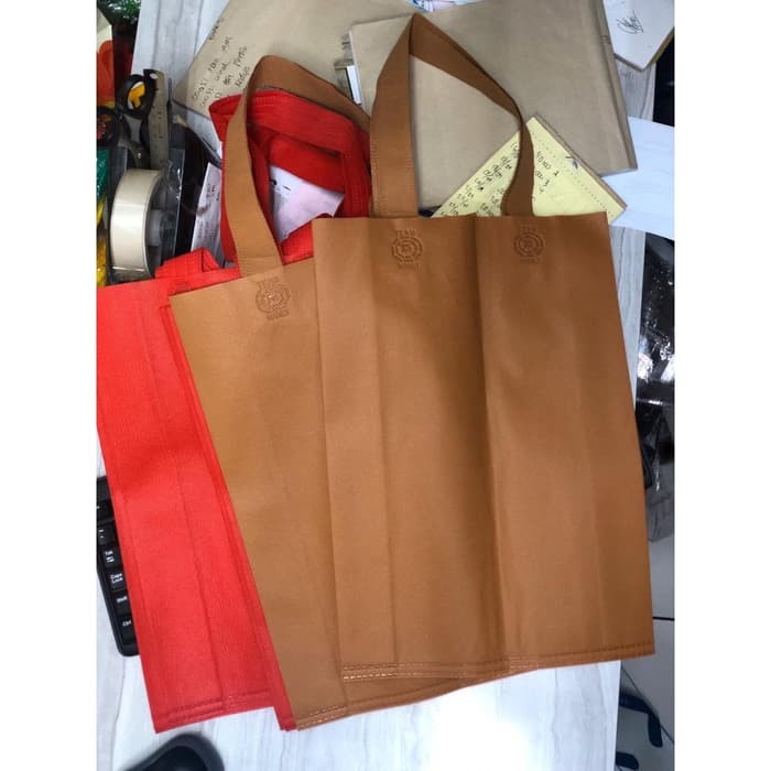 

SALE (ekonomis) TAS KAIN / SPUNBOND / GOODIE BAG UKURAN 25 X 35 TALI POLOS