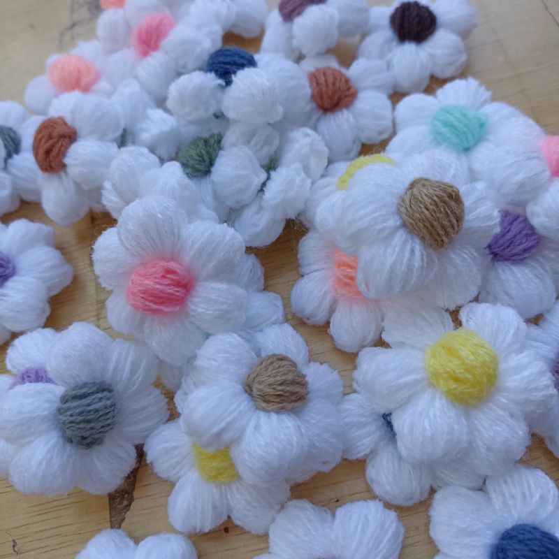 (PO JUMLAH BANYAK) Bunga Daisy Gembul/ Bunga Rajut Gembul / Aplikasi sweater / aplikasi rajut