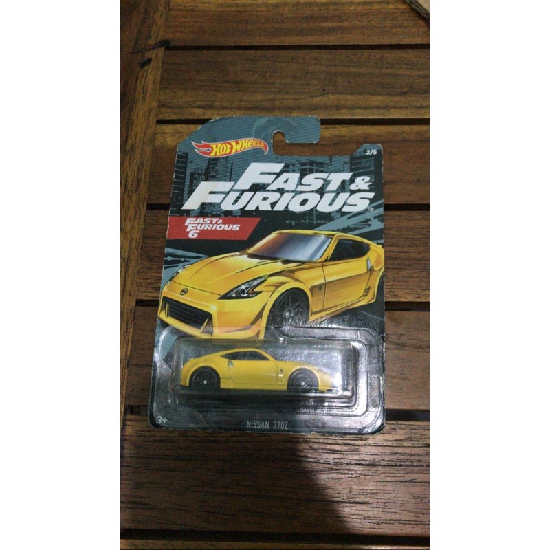 HOT WHEELS NISSAN 370 Z KUNING