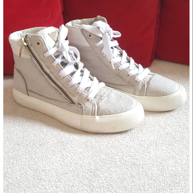 Preloved GUESS SHOES TEENAGER ORIGINAL sepatu guess abg