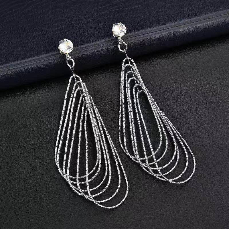 Anting Panjang Gaya Fashion