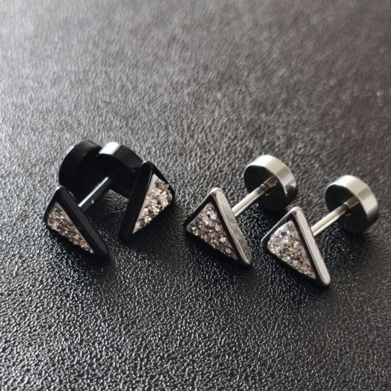 Satu Pasang Anting Roda Titanium Model Segitiga Permata Warna Hitam dan Putih