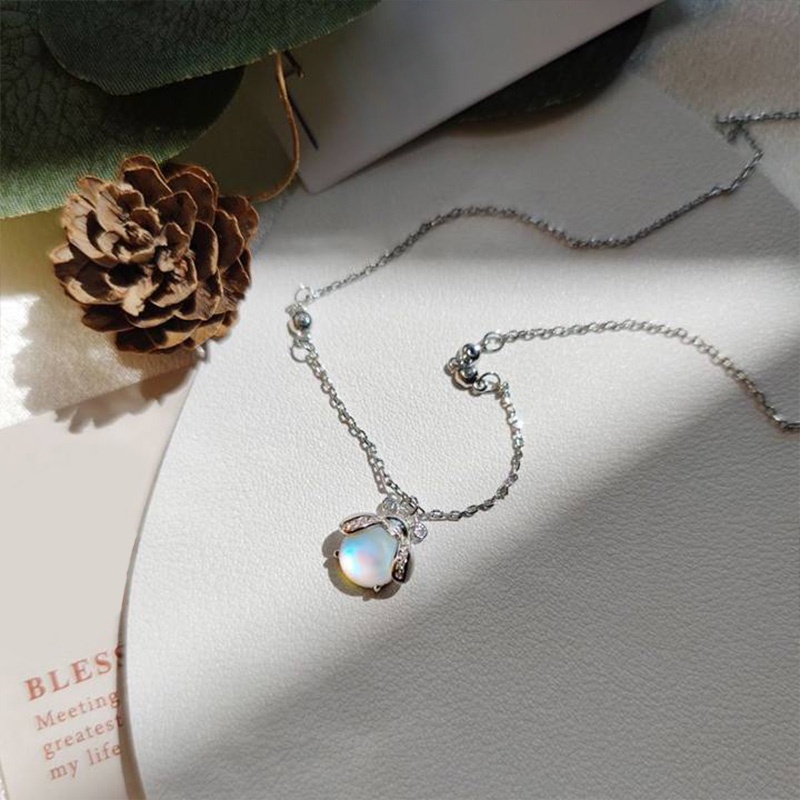 COD❤️Kalung Fashion Korea Moonstone Firefly Wanita Niche Desain High-end Rantai Klavikula Hadiah Ulang Tahun-A.one