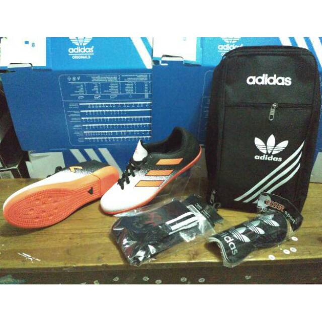 SEPATU BOLA KULIT ASLI 100%