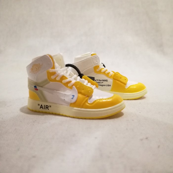 3D SNEAKERS KEYCHAIN JORDAN 1 AJ1 OFF WHITE YELLOW CHICAGO WHITE ROPE