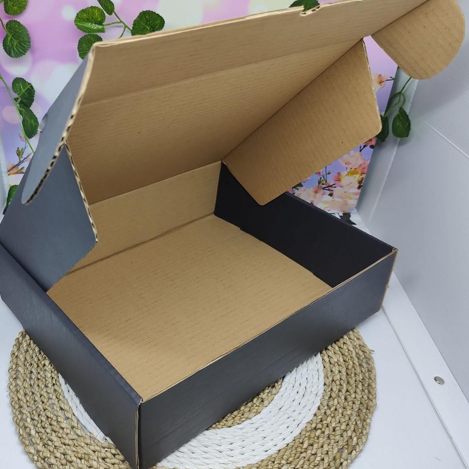 

Grosir Clothes / Gift Box - Uk. 30 x 25 x 8 - Bervarian Warna