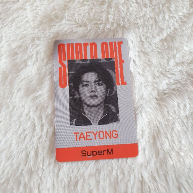 

Taeyong SuperM Super One ID Card Orange Oren
