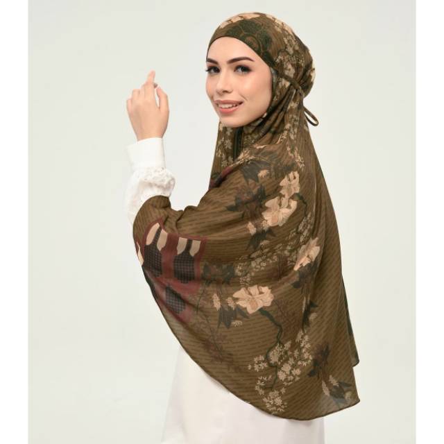 RAFFLESIA BERGO (EMY) wearing klamby