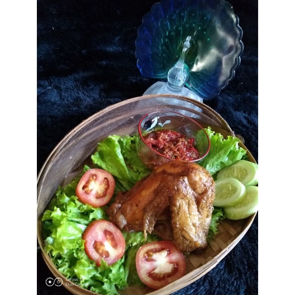 

Ayam Frozen, 1 potong dada ayam ungkep madu.