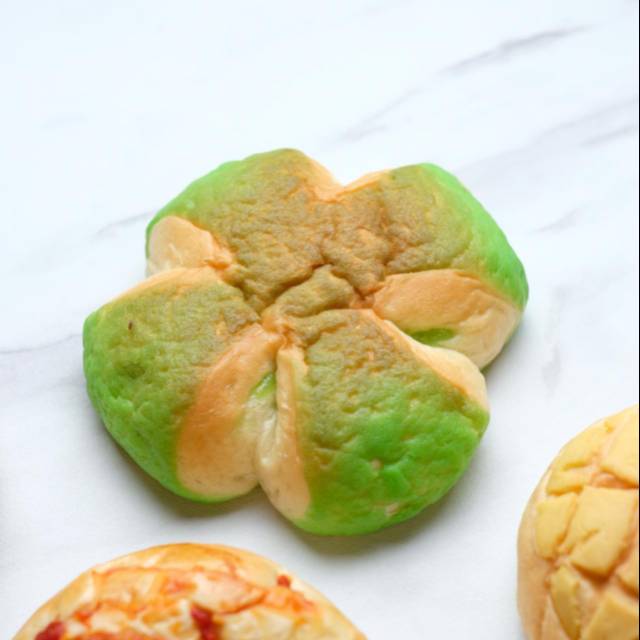 

Pandan srikaya bread