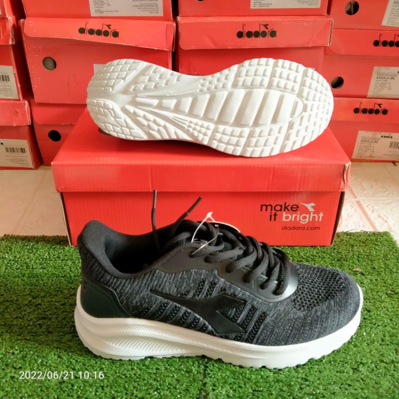  BEST SELLER  DIADORA CARPE FOR MEN ORIGINAL BNIB