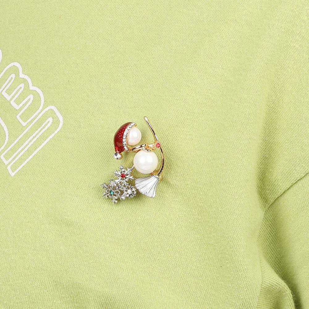 Lily Bros Lucu Kreatif Mutiara Enamel Snowman Penyihir Lapel Pin