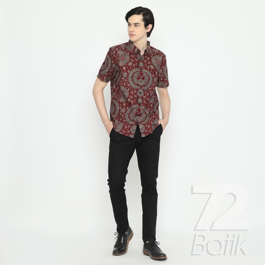 KEMEJA BATIK PRIA Lengan Pendek Slimfit Premium Motif Babon Angrem Merah Maroon Marun 723699 Cap 72 - Baju Kemeja Atasan Pakaian Setelan Batik Pria Cowok Laki Laki Remaja Keluarga Kantor Lengan Pendek Modern Slimfit Slim Fit Premium Kekinian