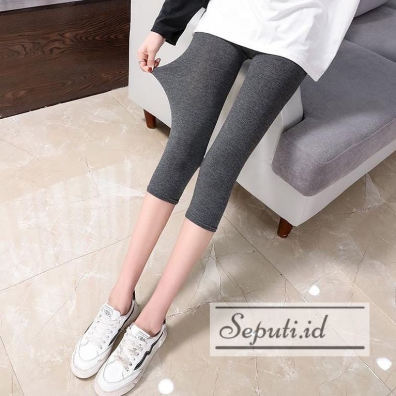 Legging Pendek Bahan Kaos 3/4 Premium Legging Wanita Pendek Polos