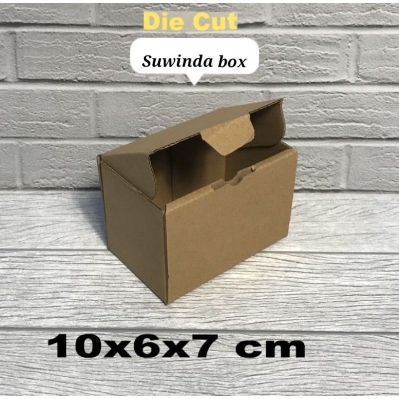 

kardus karton box Uk. 10x6x7 cm............model kardus Pizza