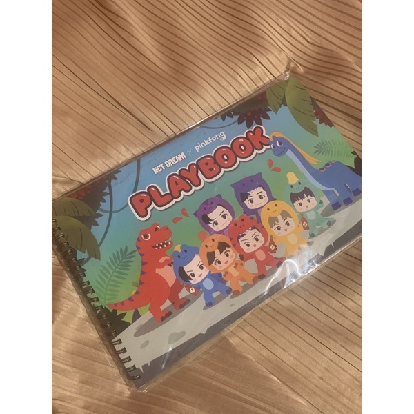 Playbook+standee jeno md pinkfong