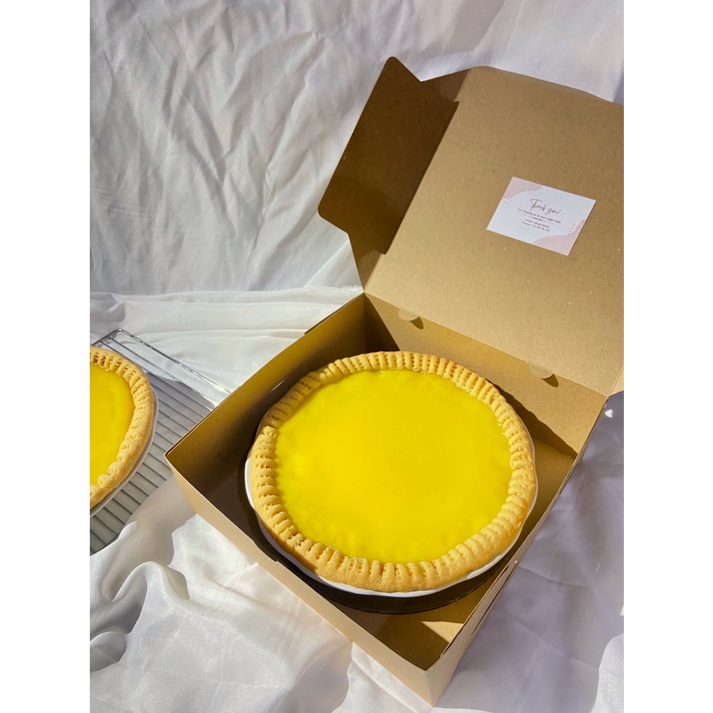 

Pie Susu / Tart Susu / Tar Susu Pontianak Jumbo ( 22 cm ) FREE Piring Cantik