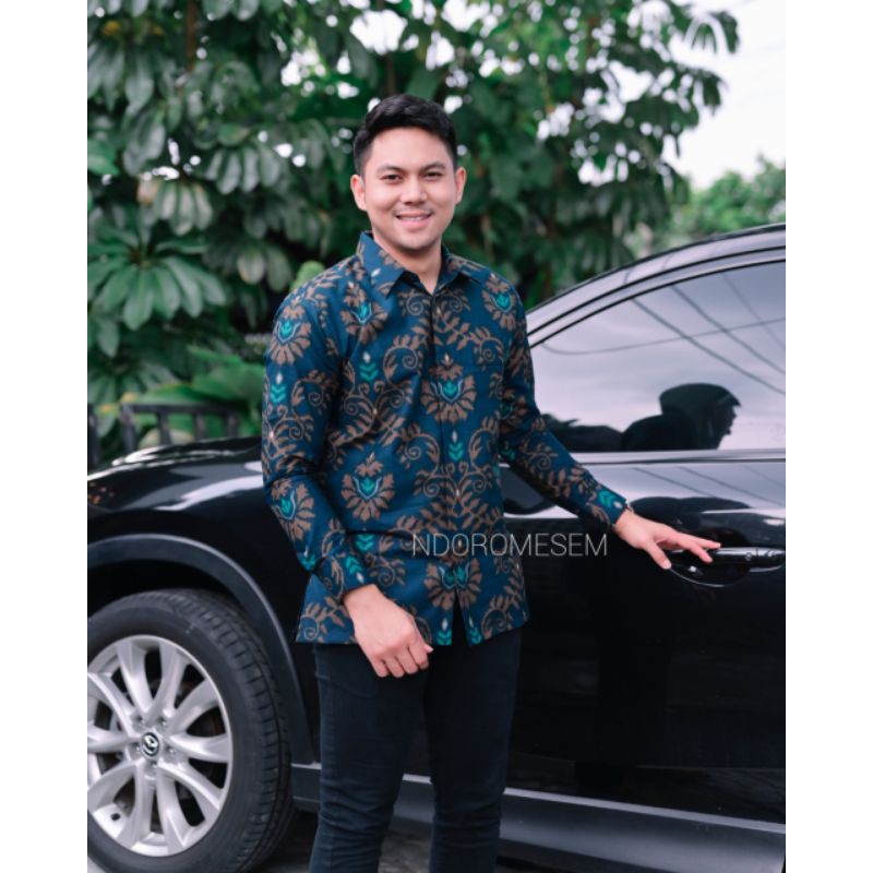 KEMEJA BATIK PREMIUM NDOROMESEM LENGAN PANJANG BAHAN KATUN HALUS BATURADEN WARNA NAVY PRABU KAMULYAN