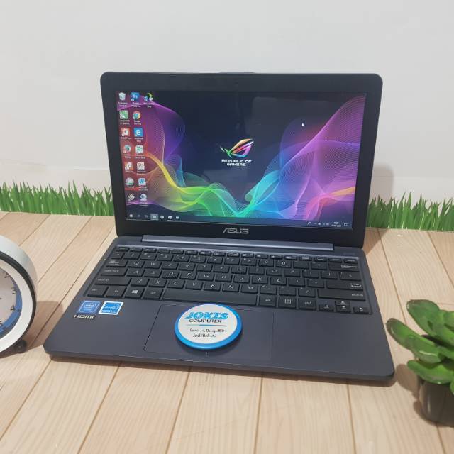 Netbook Asus E203NAH Seri Baru Murah RAM 4gb