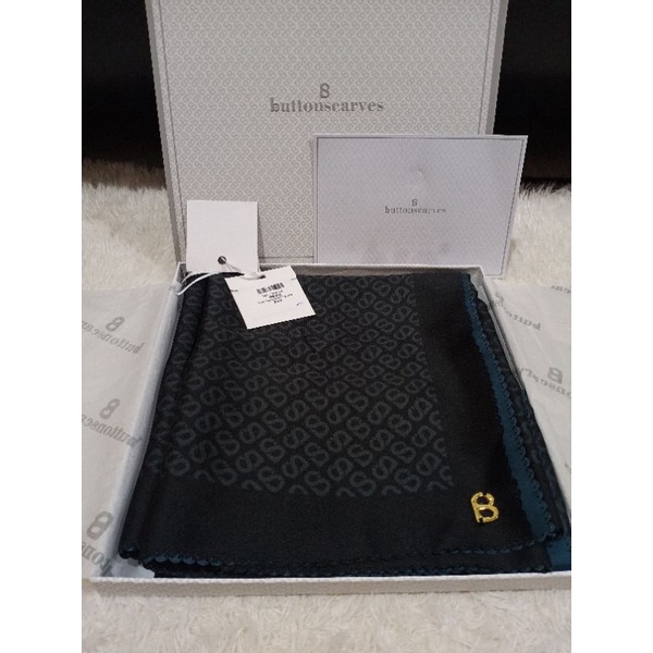 preloved buttonscarves satin square tapis pl