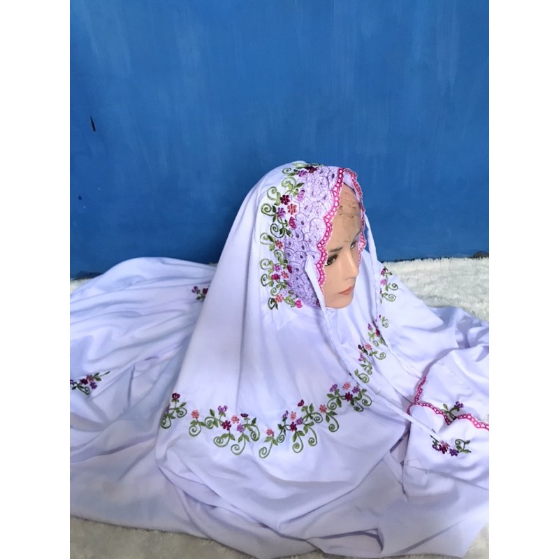 Mukena terusan kudus