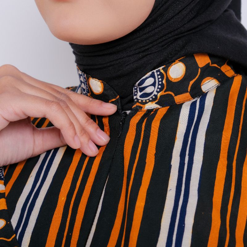 Cantika blus  batik kerja wanita kantor modern busui friendly lengan karet.