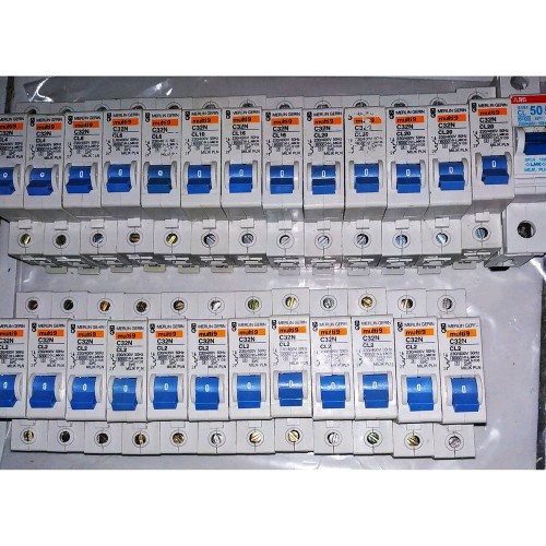 MCB MERLIN GERIN BIRU 2A 4A 6A 10A 16A 20A 32A 40A 63A MULTI9 2 4 6 10 16 40 AMPERE