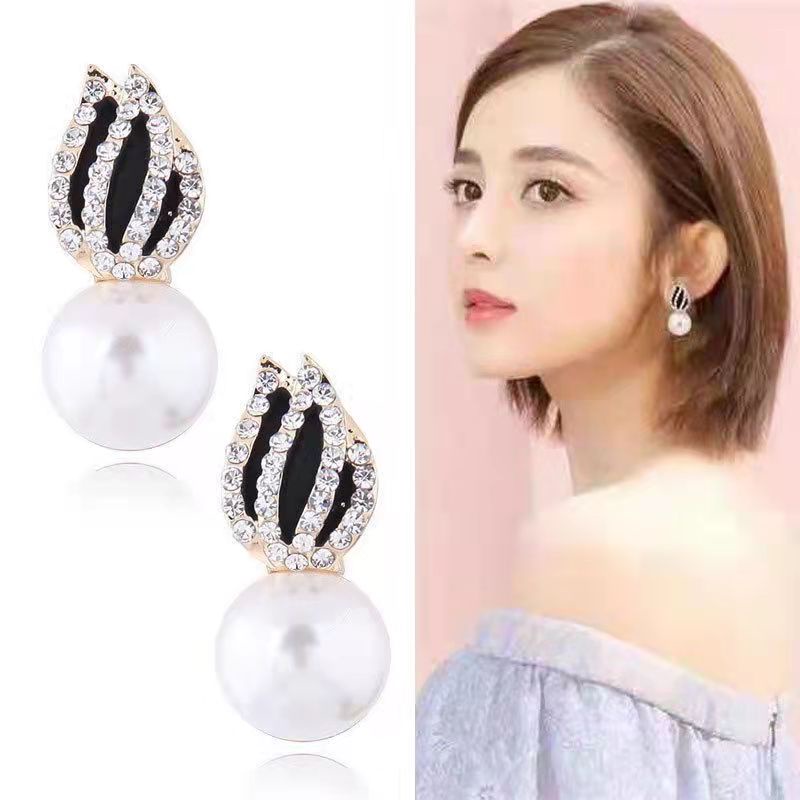 (Hello Girl)E08 Anting Wanita Model Tusuk Permata Gaya Korea Import