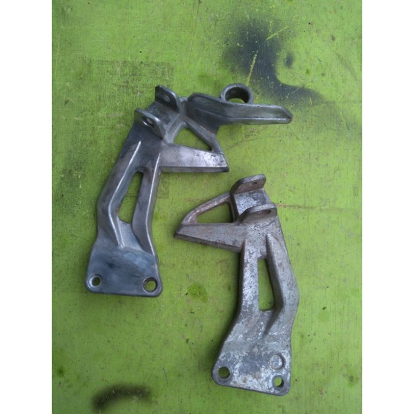 Dudukan Footstep Postep Bustep Injakan Kaki Belakang Yamaha Jupiter Z Ori