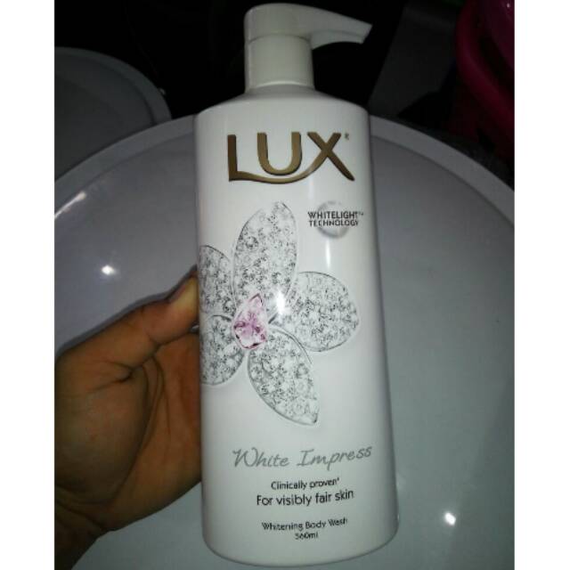 Sabun Cair Lux White Impress