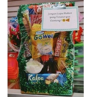 

contoh hampers Snack/hampers ulang tahun/hampers unik untuk pacar sahabat/ide unik gift untuk sahabat