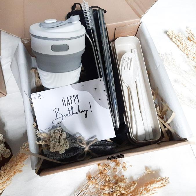 

Best Product!!! Hampers New Normal Kit/ Kado Ulang Tahun Wisuda Pernikahan/ Gift Box - Paling Diminati