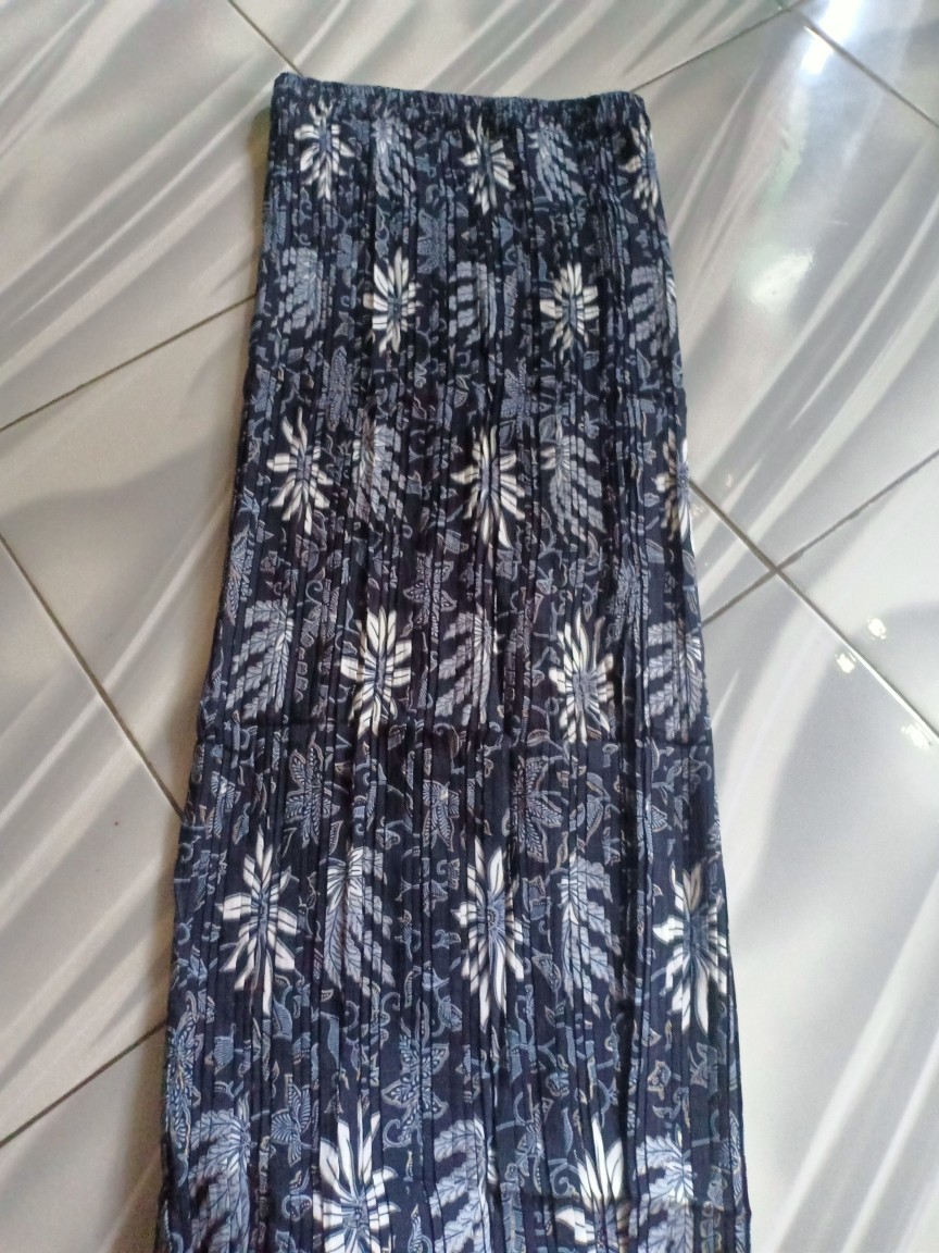 Couple Rok Plisket Shendy Maxi Jumbo Dan Kemeja Batik Pria