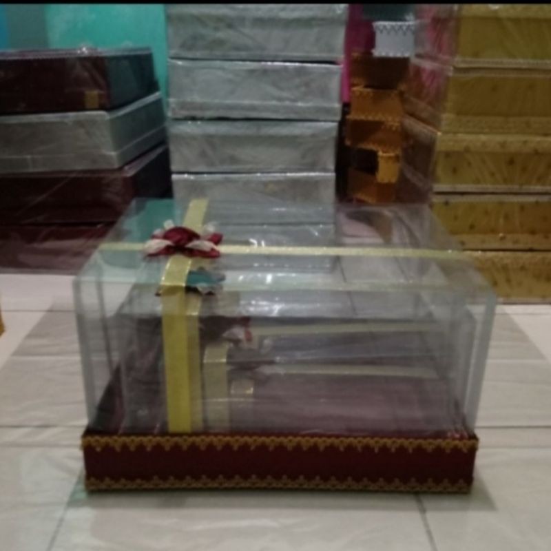 

kotak hantaran pernikahan pita marun