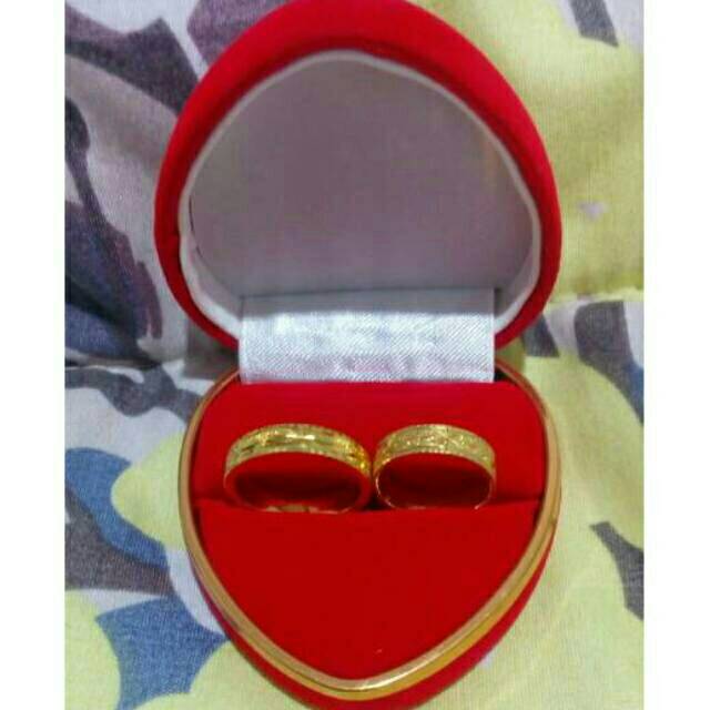 Kotak / Box Cincin Couple Bentuk love list warna emas