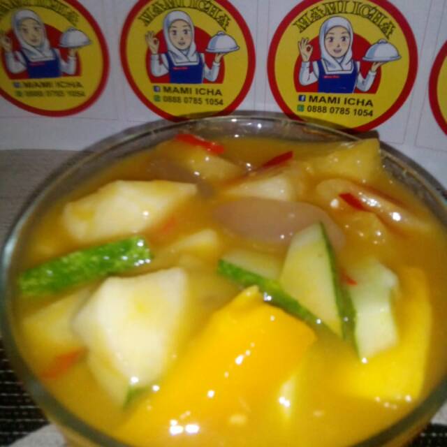 

Rujak kuini, asinan rambutan, asinan nenas, manisan mangga, rujak serut