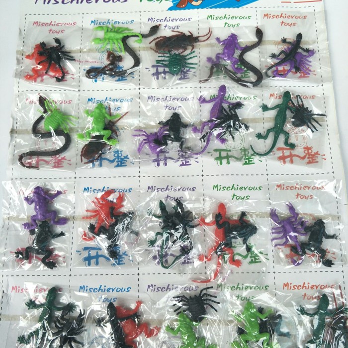toy-prank-gag- mainan prank cicak kecoa kalajengking katak karet -gag-prank-toy.