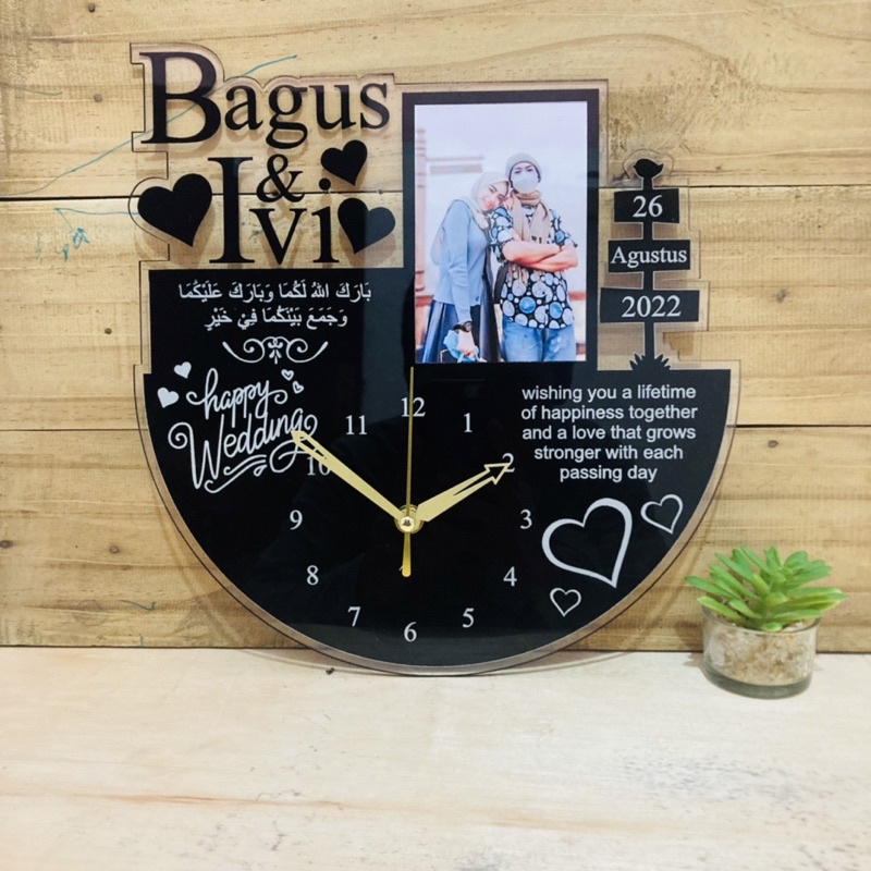 KADO PERKAWINAN PERNIKAHAN JAM DINDING CUSTOM AKRILIK