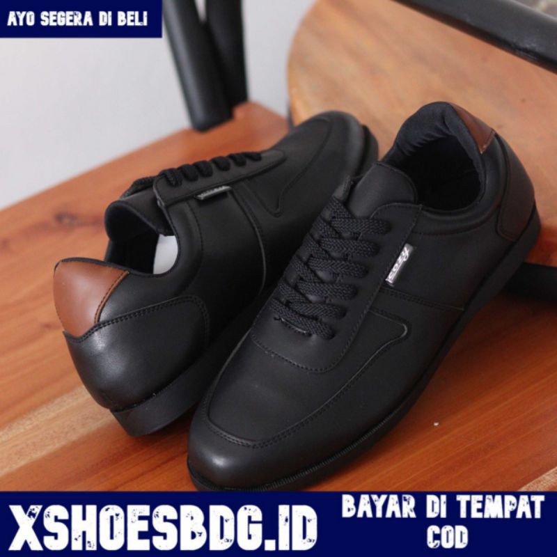 Cosenza Sepatu Casual Pria Sneakers Kasual Polos Ori Pria Cowok kulit faux Kuliah Kerja